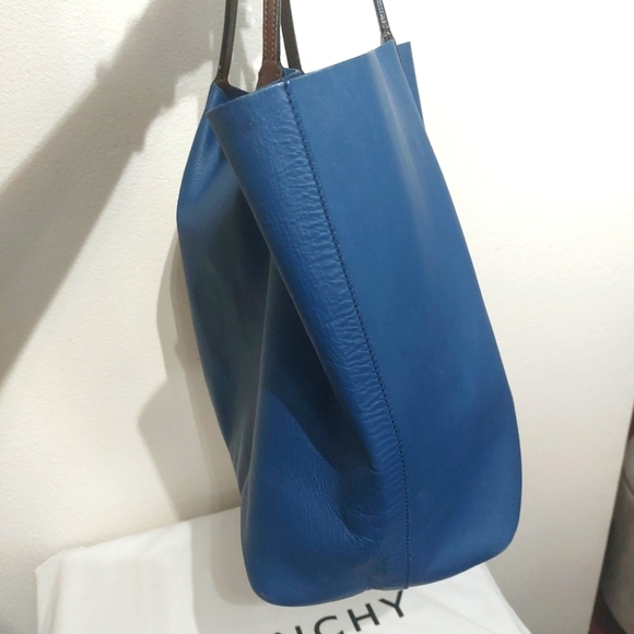 Givenchy Antigone Shopper tote with pouch - Picture 16 of 16